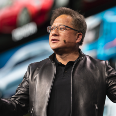 CEO Nvidia Jensen Huang lo ngại tình trạng thiếu hụt card đồ họa sẽ kéo dài đến năm 2022